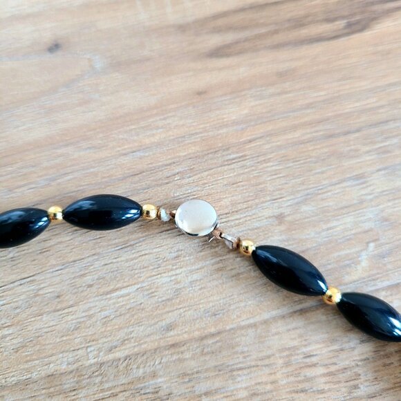 Vintage 1980s plastic black and gold necklace/choker. - Picture 7 of 7